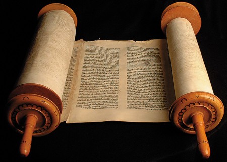 La Torá o Pentateuco de la Biblia